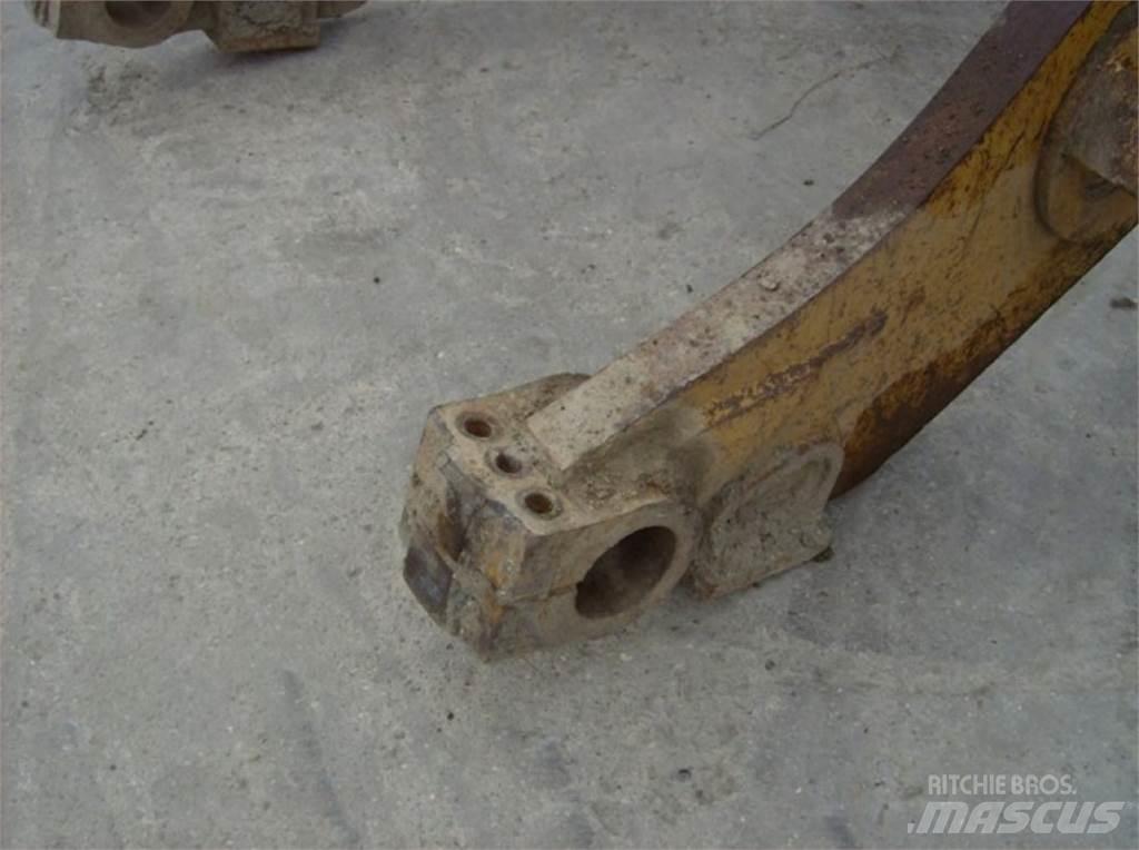 CAT 963 Шасі