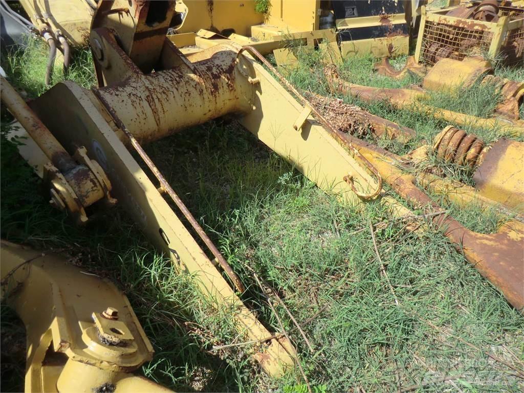 CAT 963 Шасі
