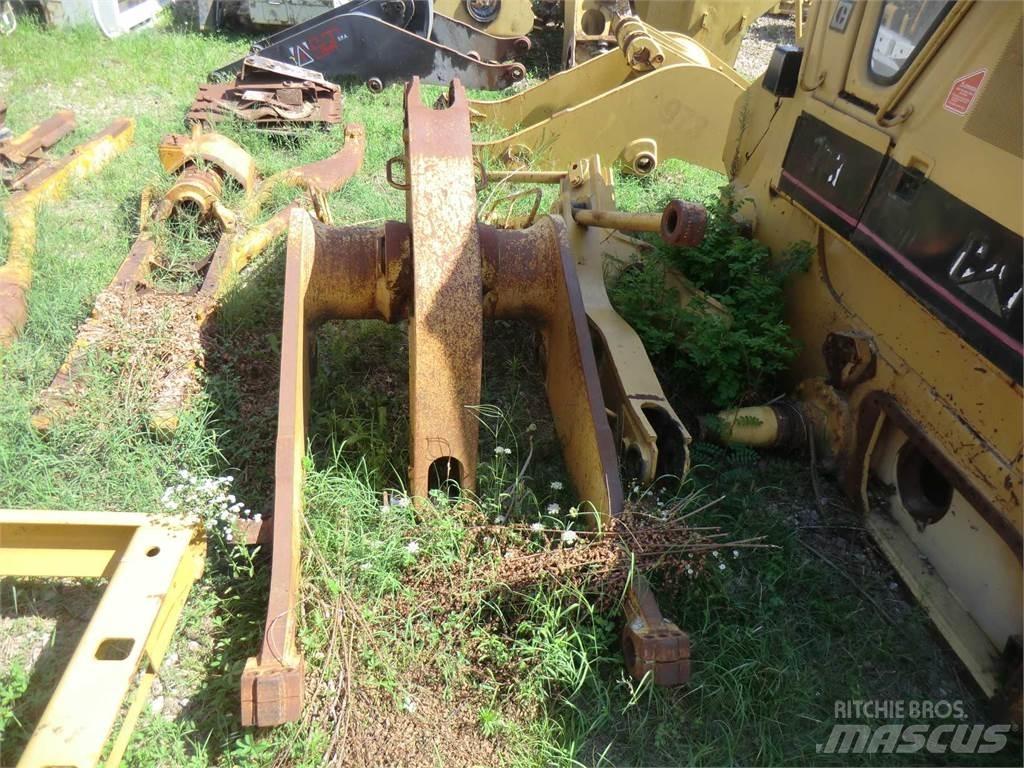 CAT 963 Шасі