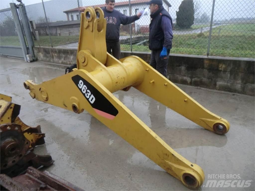 CAT 963D Шасі