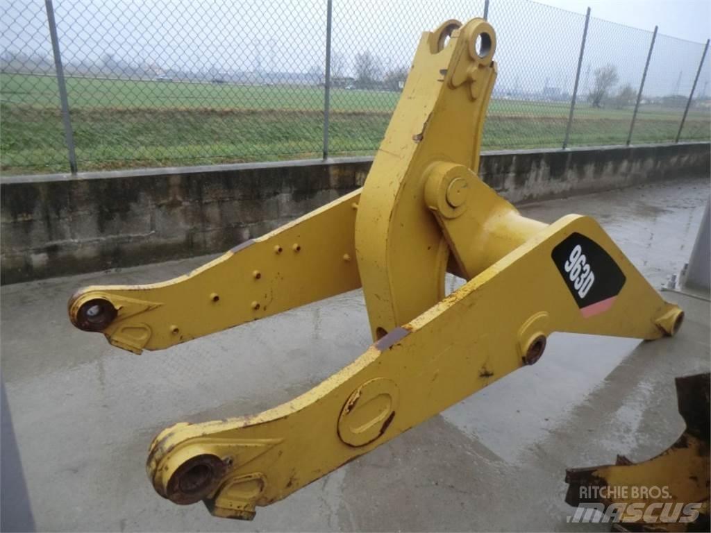 CAT 963D Шасі