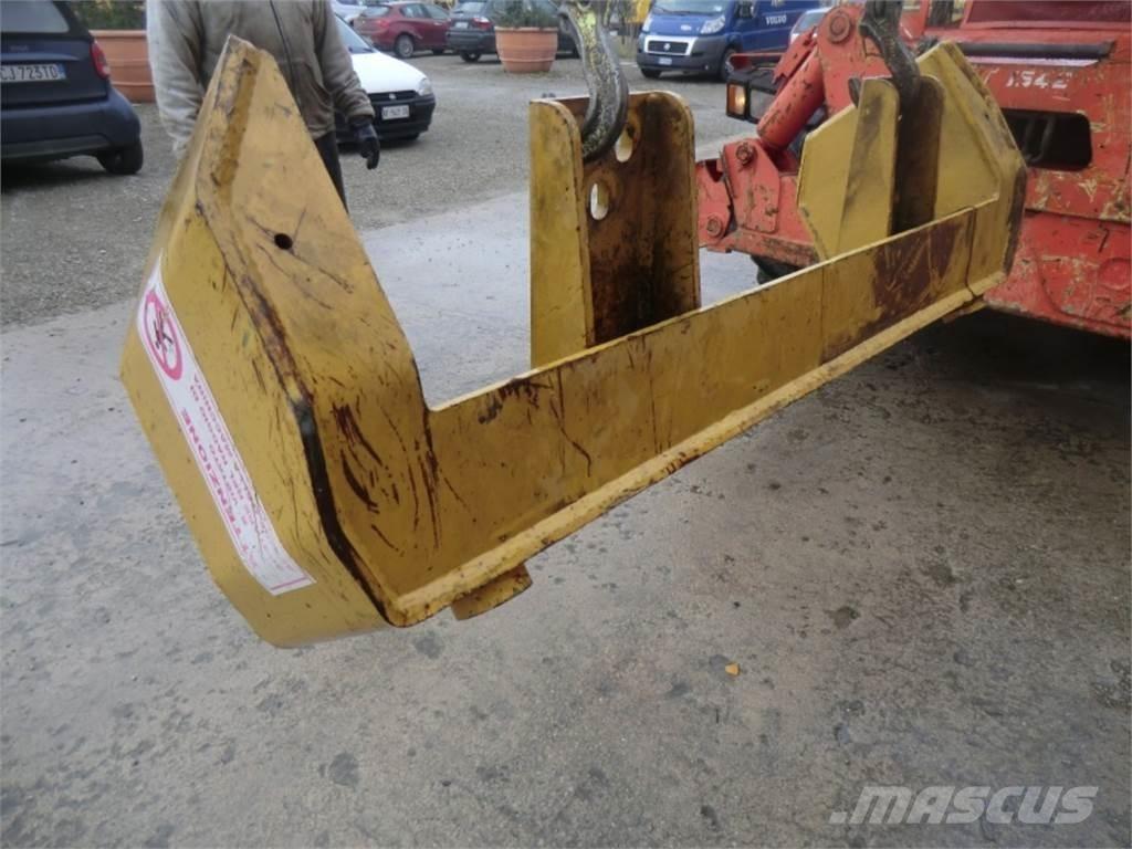 CAT 963D Шасі