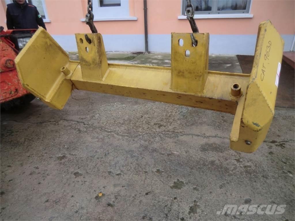 CAT 963D Шасі