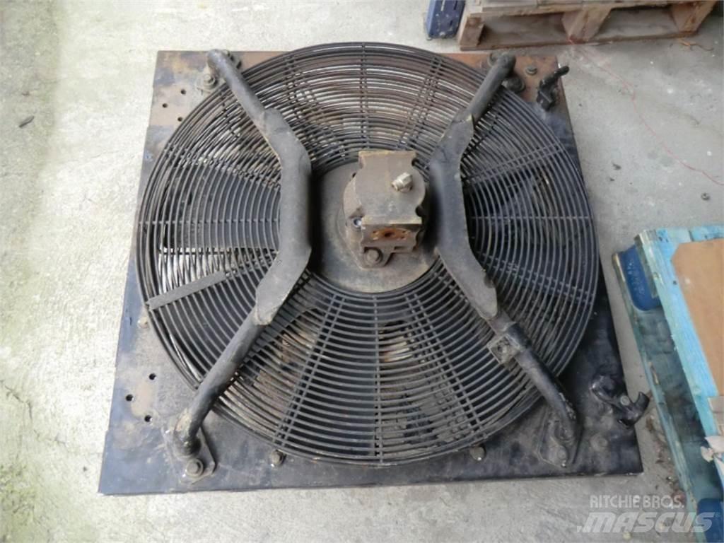 CAT 963D Шасі
