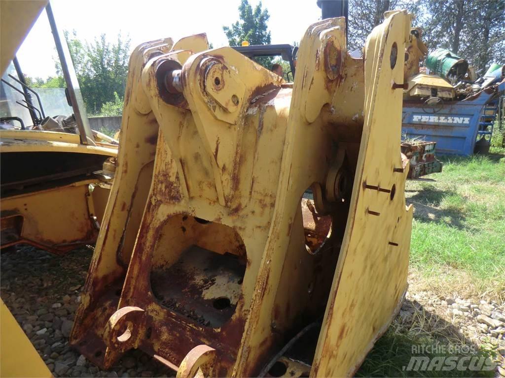 CAT 963D Шасі