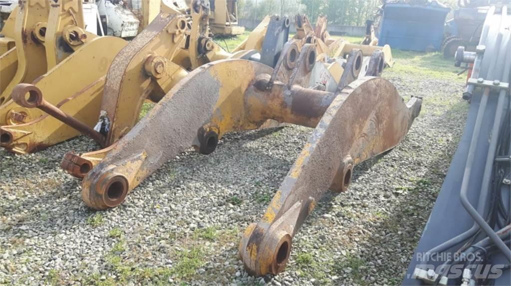 CAT 988B Шасі