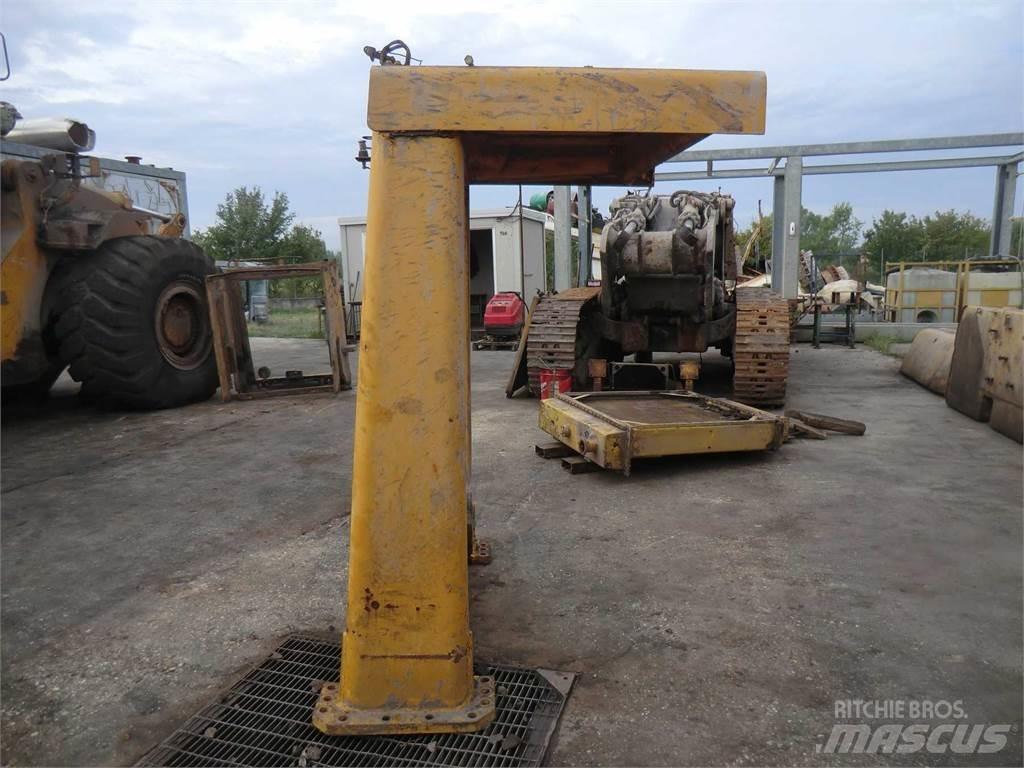CAT 988B Шасі