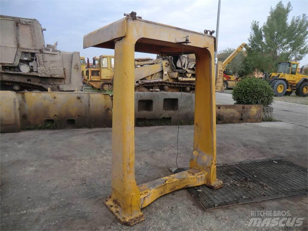 CAT 988B Шасі