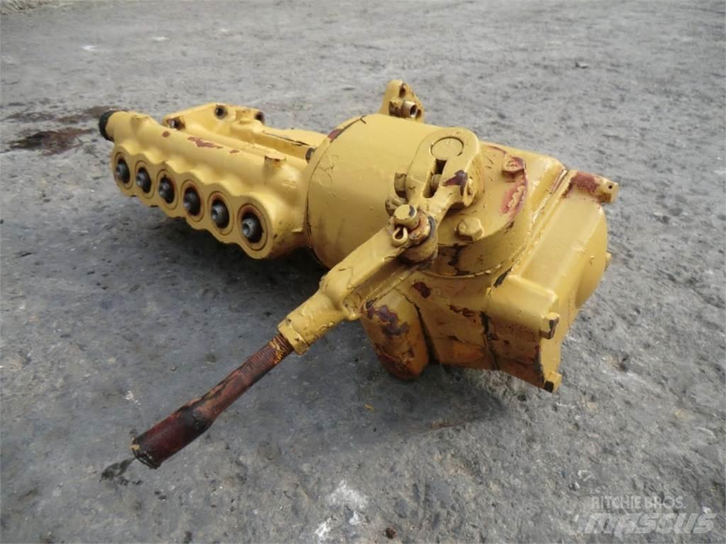 CAT D333 Двигуни