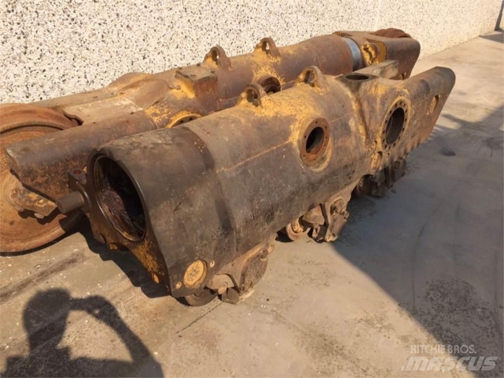 CAT  D8L Гусениці