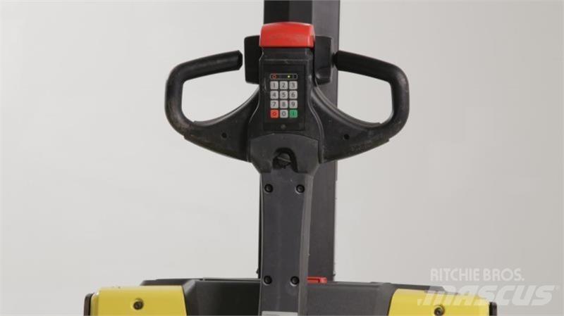 BT SWE080L Самохідні електроштабелери