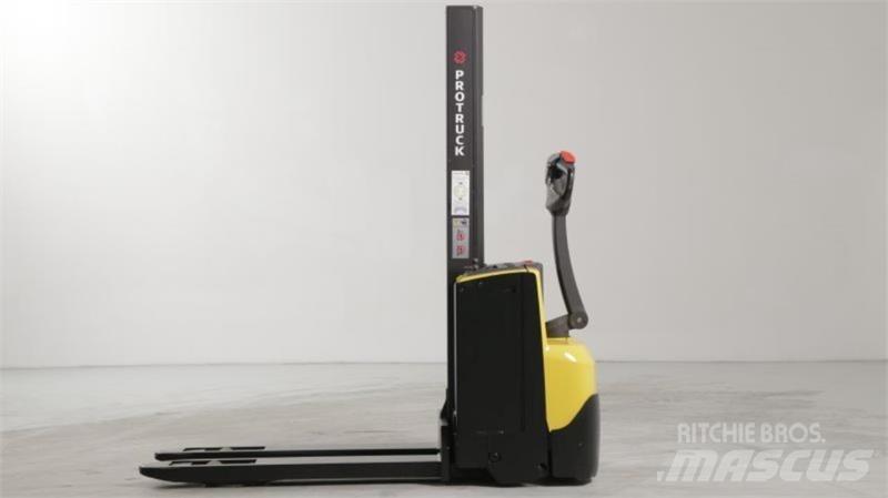 BT SWE080L Самохідні електроштабелери