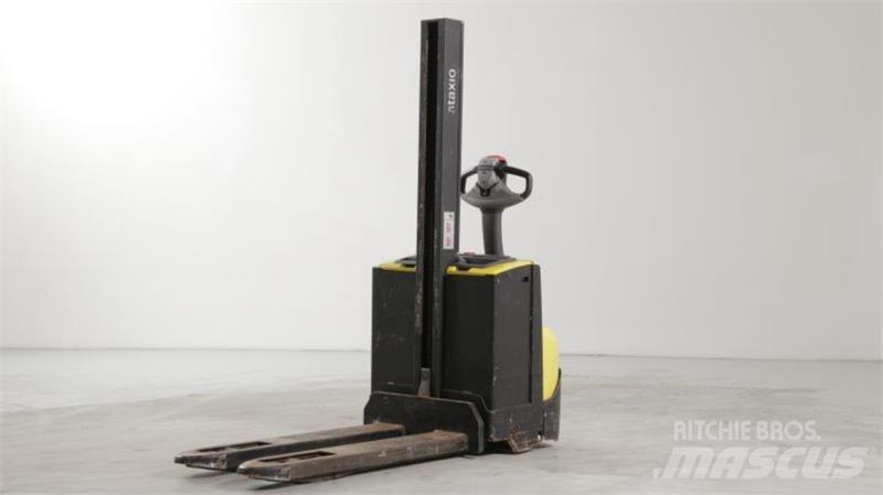 BT SWE080L Самохідні електроштабелери