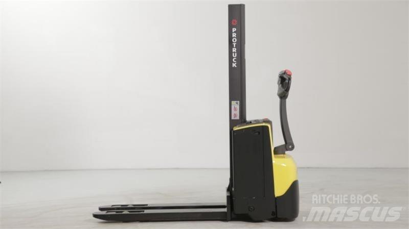 BT SWE080L Самохідні електроштабелери