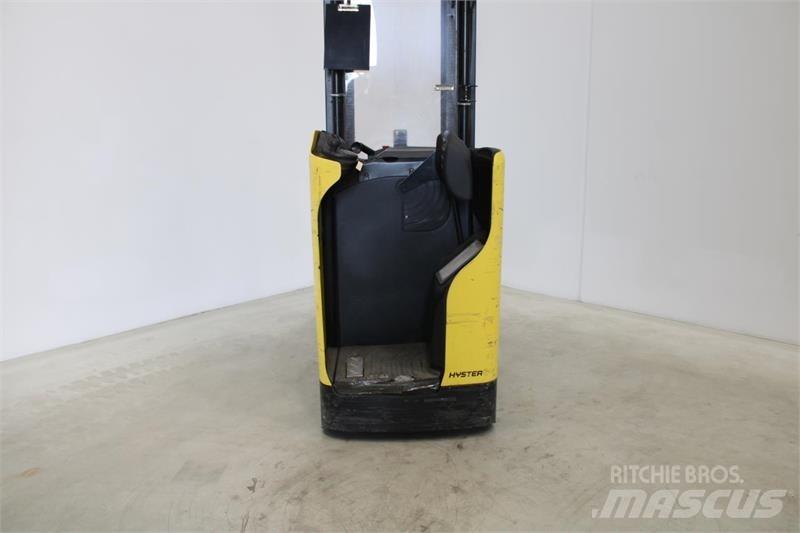 Hyster RS1.6 Самохідні електроштабелери