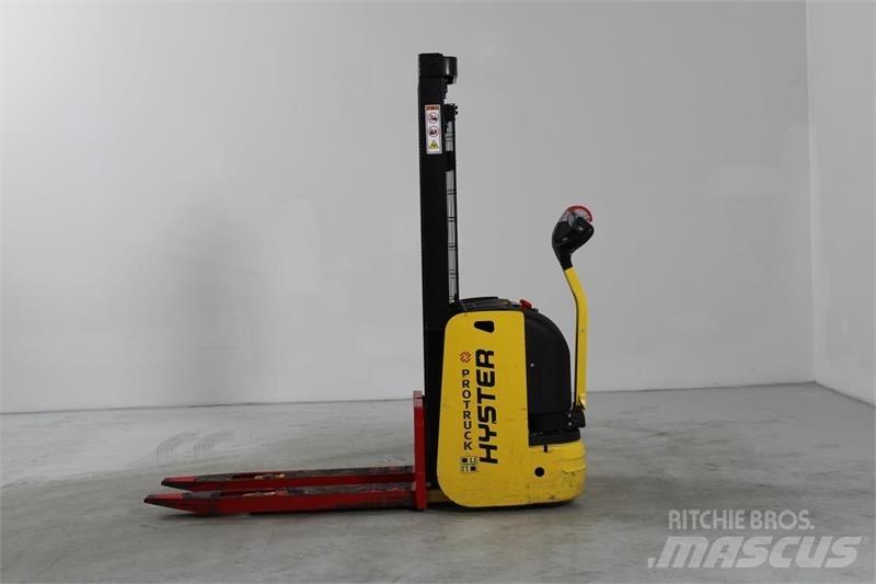 Hyster S1.0E Самохідні електроштабелери