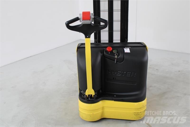 Hyster S1.0E Самохідні електроштабелери