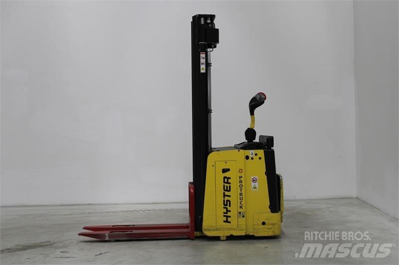 Hyster S1.5S Самохідні електроштабелери