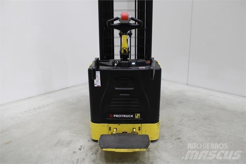 Hyster S1.5S Самохідні електроштабелери