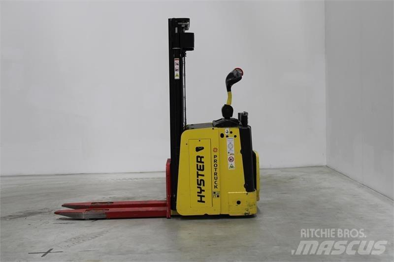 Hyster S1.5S Самохідні електроштабелери
