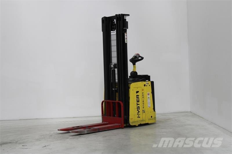Hyster S1.5S Самохідні електроштабелери