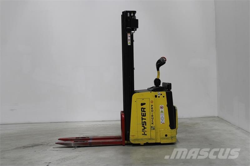 Hyster S1.5S Самохідні електроштабелери