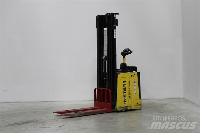 Hyster S1.5S Самохідні електроштабелери