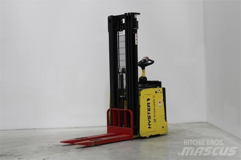 Hyster S1.5S Самохідні електроштабелери