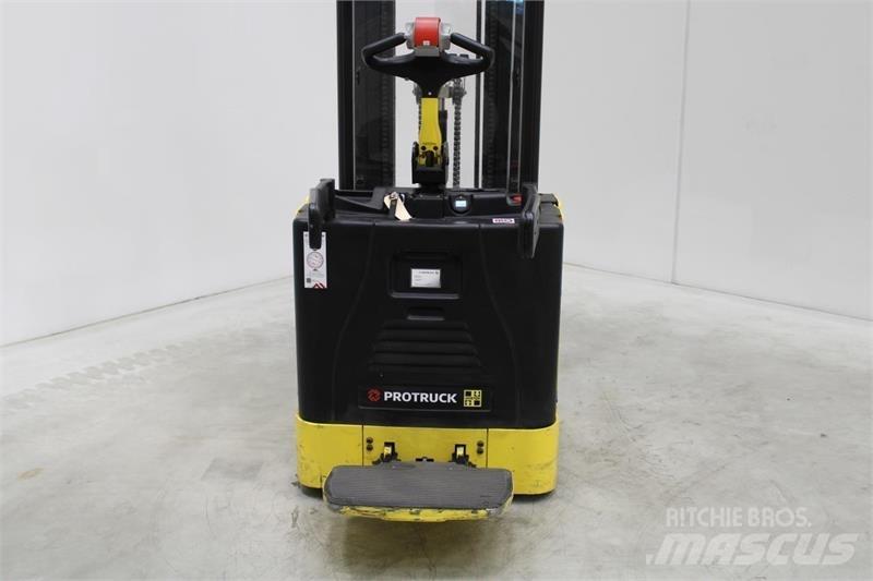 Hyster S1.5S Самохідні електроштабелери