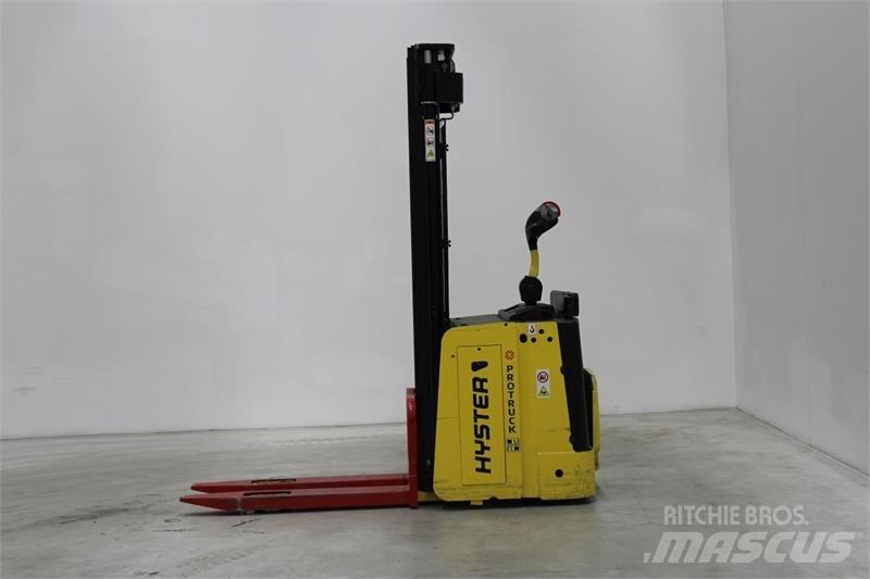 Hyster S1.5S Самохідні електроштабелери
