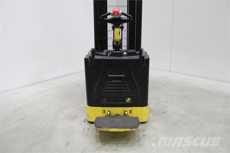 Hyster S1.5S Самохідні електроштабелери