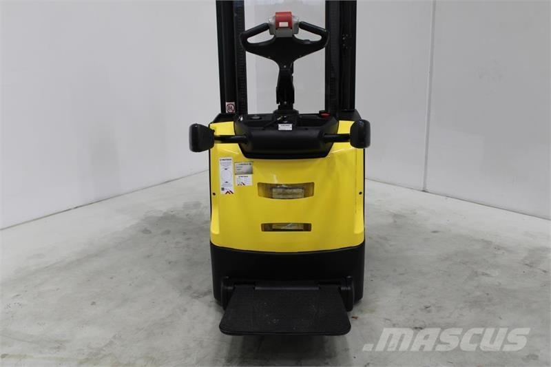 Hyster S1.6S Самохідні електроштабелери