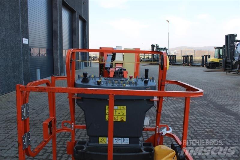 JLG E300AJP Колінчаті підйомники