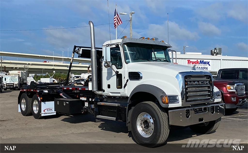 Mack Granite Контейнеровози