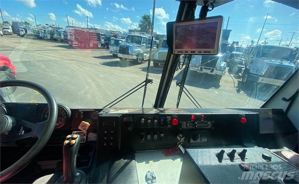 Mack LEU600 Сміттєвози