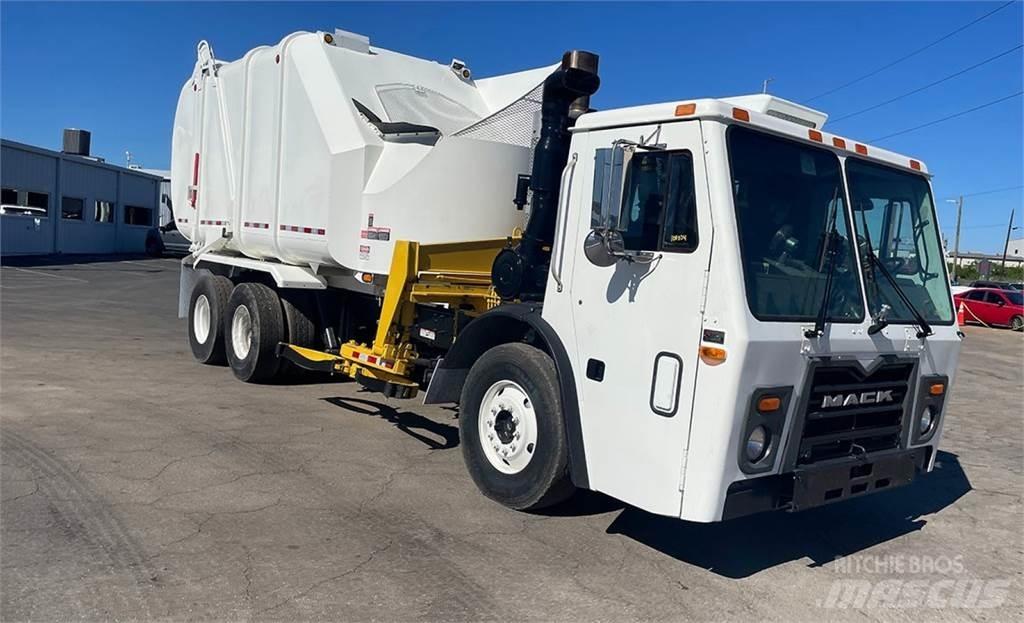 Mack LEU613 Сміттєвози