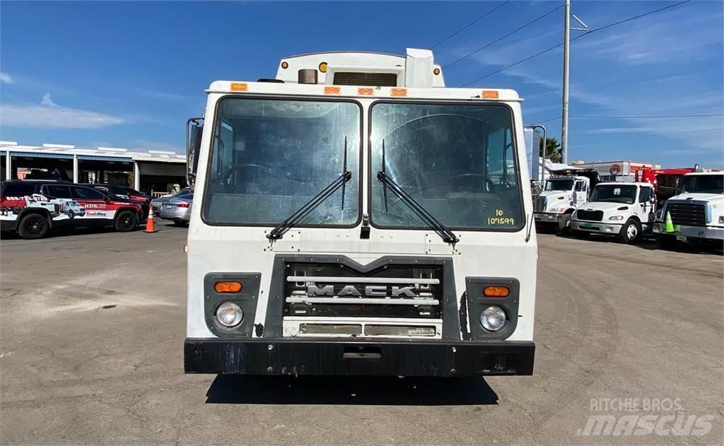 Mack LEU613 Сміттєвози