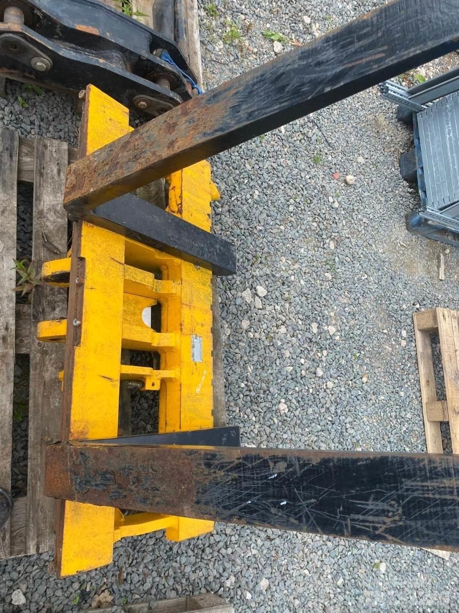 JCB  Телескопічний навантажувач