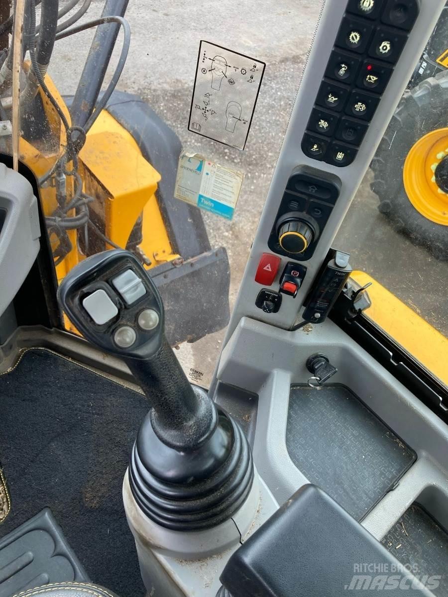 JCB 435S Телескопічний навантажувач