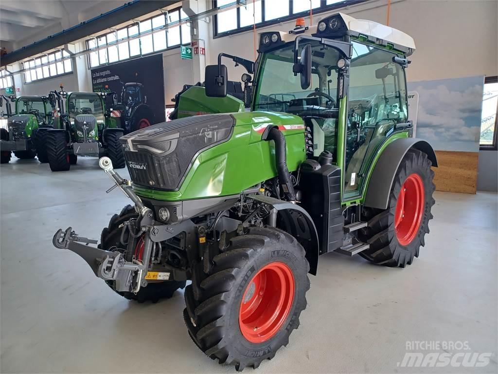 Fendt 211F Трактори