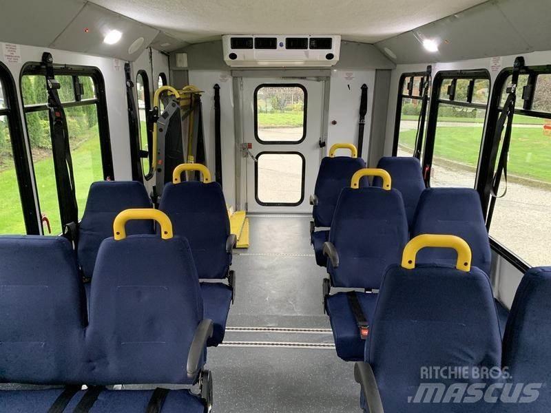 Chevrolet Express Мікроавтобуси