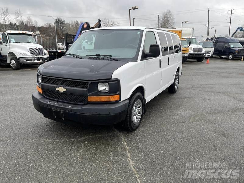 Chevrolet Express Панельні фургони