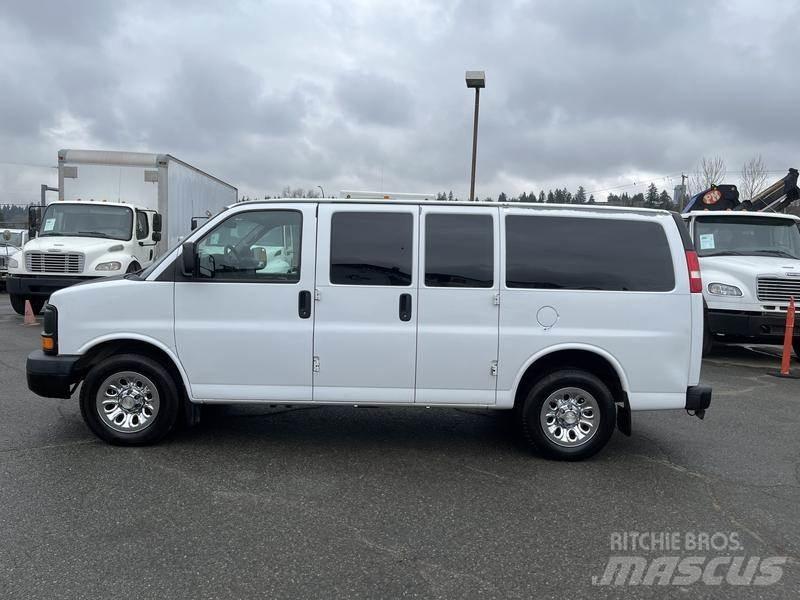 Chevrolet Express Панельні фургони