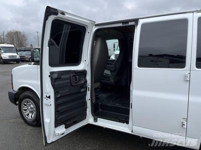 Chevrolet Express Панельні фургони