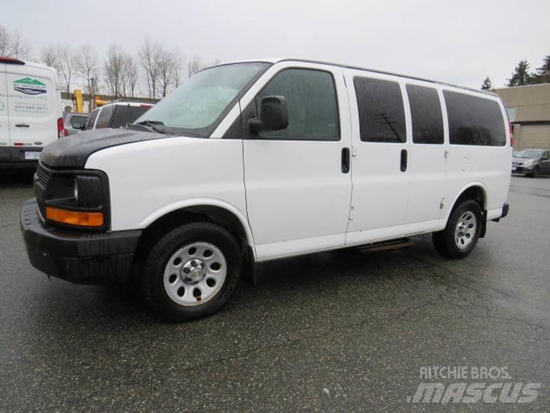 Chevrolet Express Панельні фургони