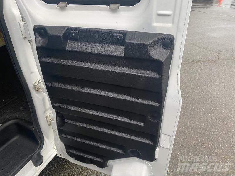 Chevrolet Express Панельні фургони