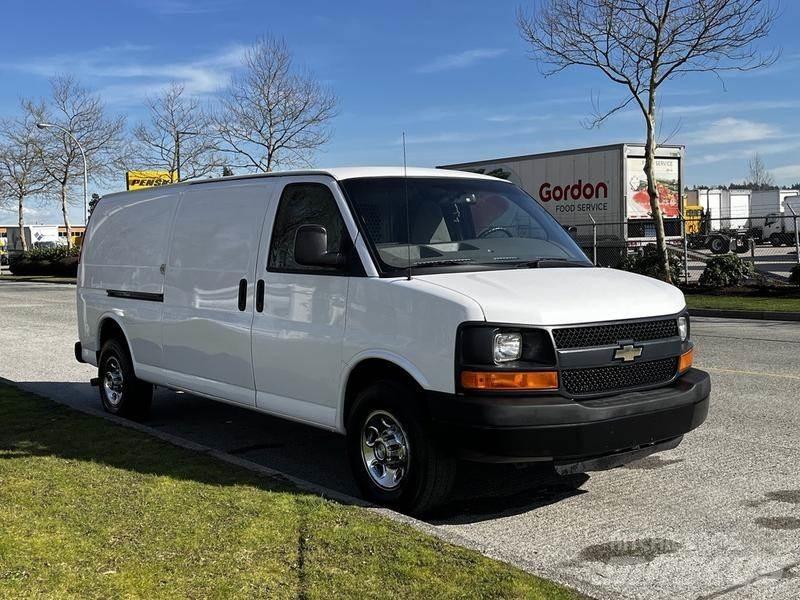 Chevrolet Express Панельні фургони