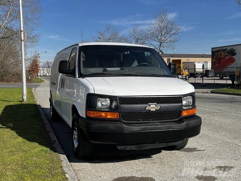 Chevrolet Express Панельні фургони
