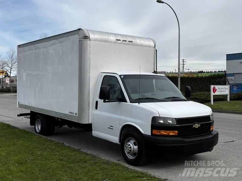 Chevrolet Express Панельні фургони