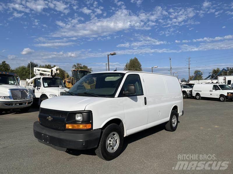 Chevrolet Express Панельні фургони